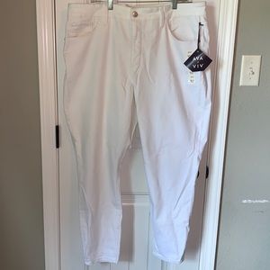 NWT Ava & Viv skinny jeans!
